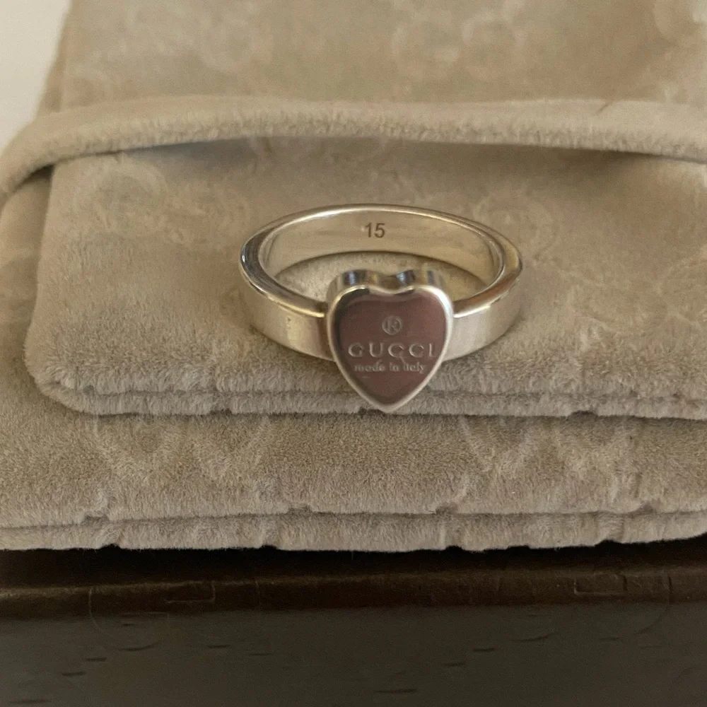 Gucci Heart Trademark Ring - Picture 4 of 8